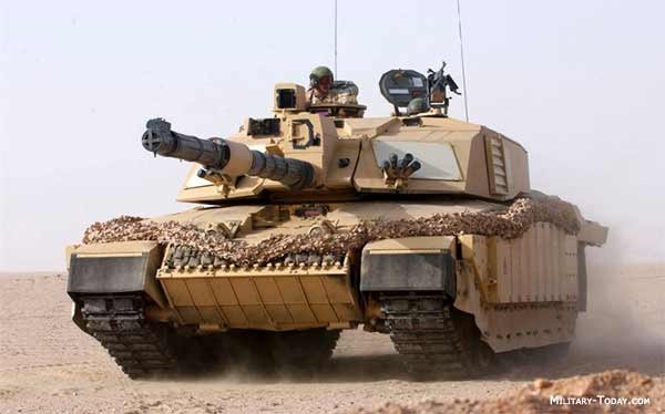 FV4034 Challenger 2 là xe tăng chiến đấu chủ lực thế hệ 3 của Quân đội Hoàng gia Anh. Nó được mệnh danh là một trong những loại xe tăng chủ lực hiện đại nhất thế giới hiện nay và giữ danh hiệu xe tăng có giáp bảo vệ tốt nhất hành tinh. Nguồn ảnh: Military-Today